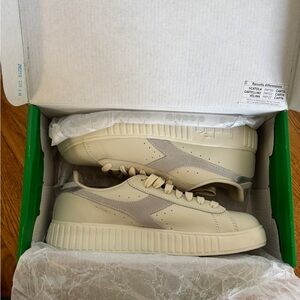 Diadora Women’s Cream/Silver sneakers